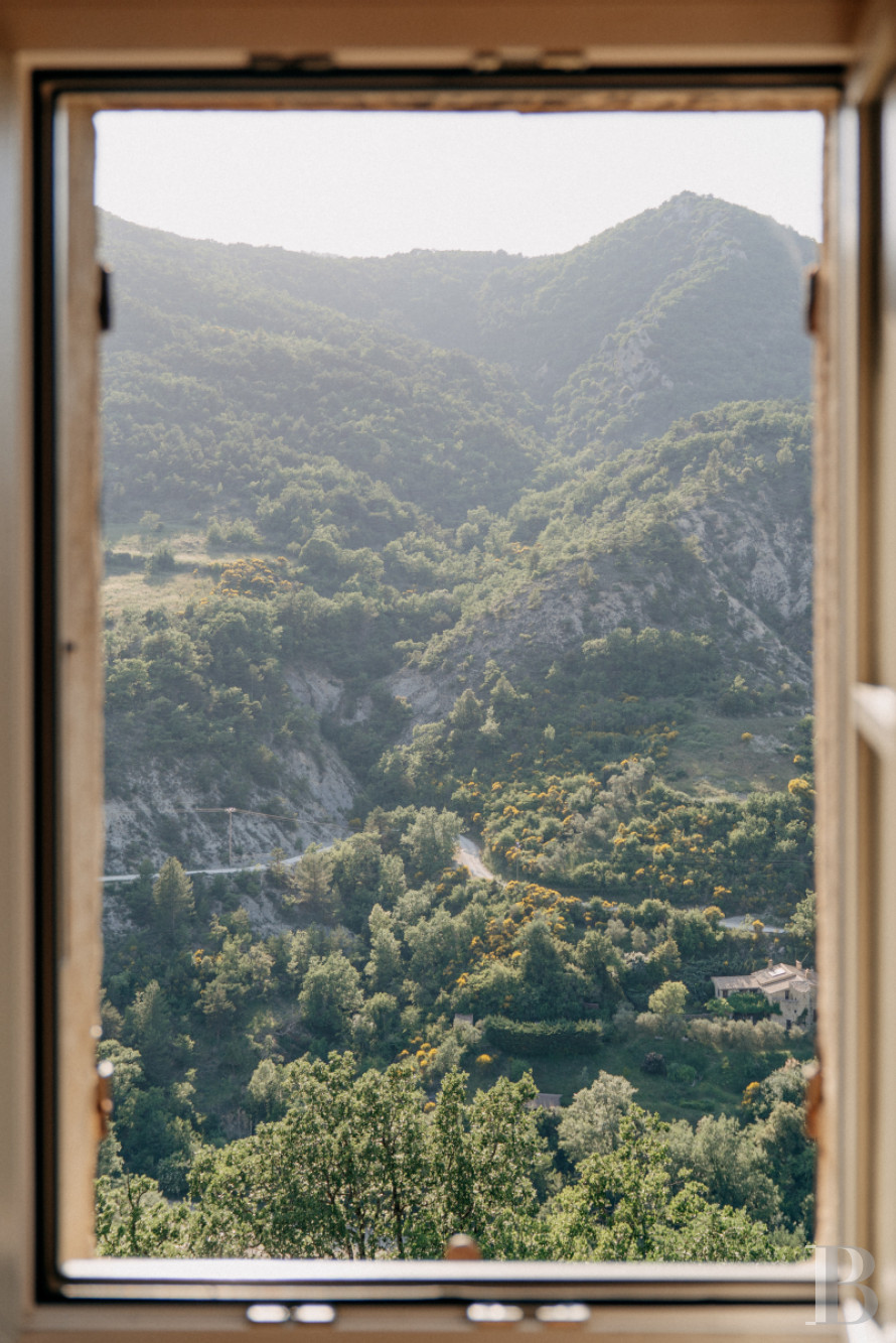 En Drôme provençale, au cœur des Baronnies,  un ensemble de maisons restaurées dans un village médiéval préservé - photo  n°32