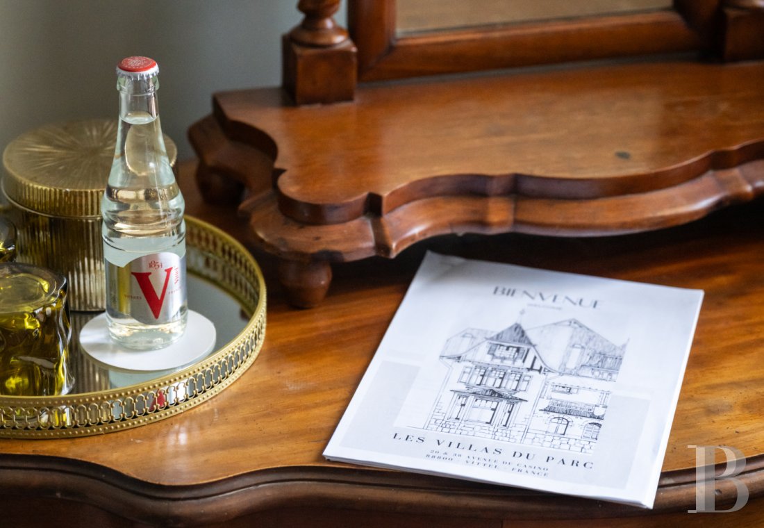 Dans les Vosges, à l'intérieur du parc thermal de Vittel, une singulière villa anglo-normande du début du 20e siècle - photo  n°26