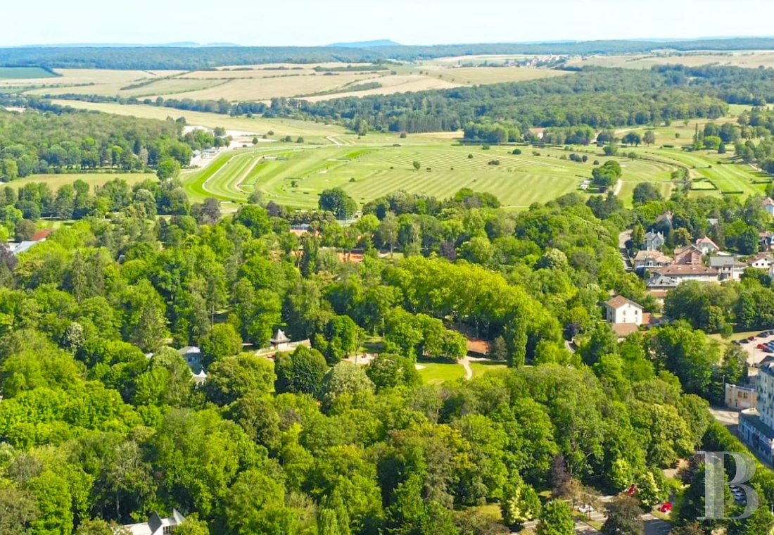 Dans les Vosges, à l'intérieur du parc thermal de Vittel, une singulière villa anglo-normande du début du 20e siècle - photo  n°31