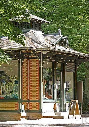 Dans les Vosges, à l'intérieur du parc thermal de Vittel, une singulière villa anglo-normande du début du 20e siècle - photo  n°30