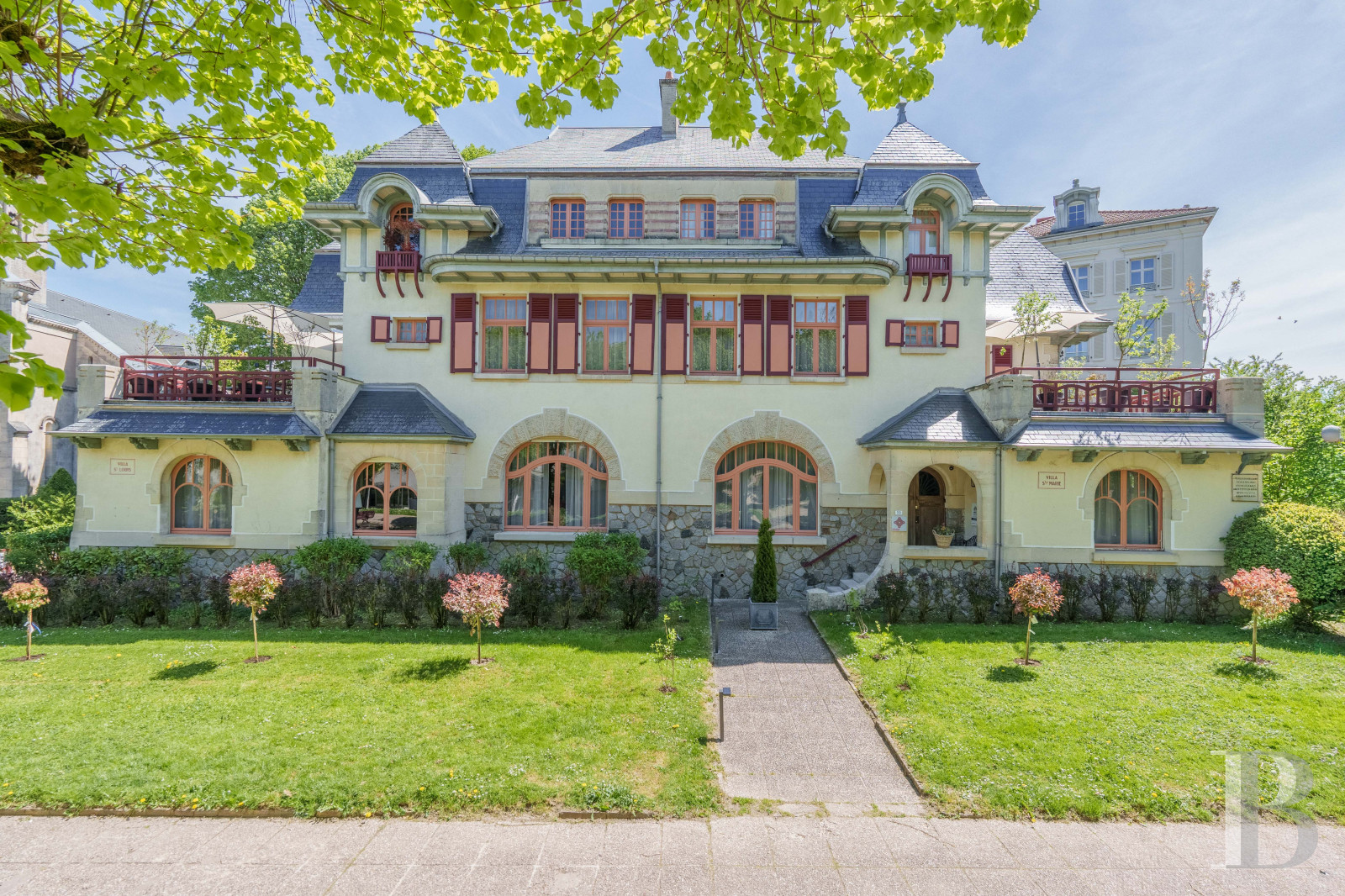 A unique Anglo-Norman villa from the early 19th century in the Vittel spa park in the Vosges - photo  n°3