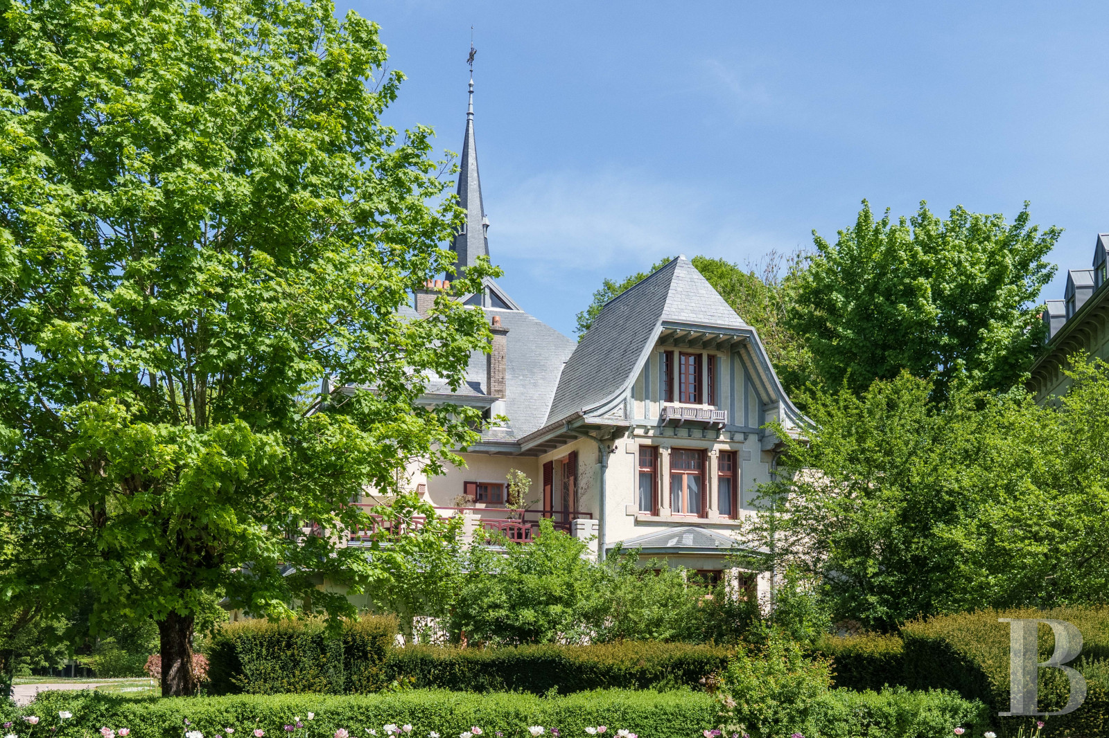 A unique Anglo-Norman villa from the early 19th century in the Vittel spa park in the Vosges - photo  n°2