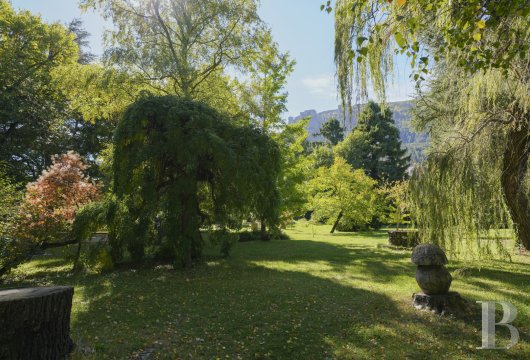character properties France languedoc roussillon   - 13