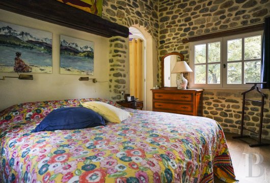 character properties France languedoc roussillon   - 7