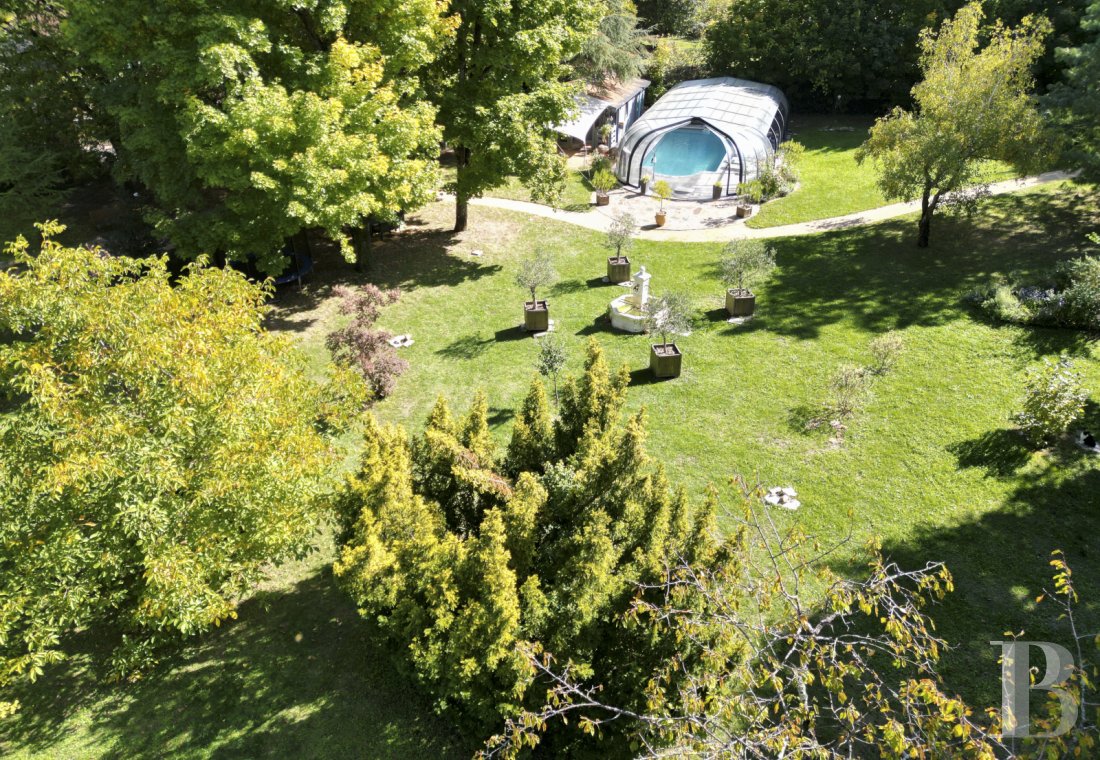 character properties France languedoc roussillon   - 1