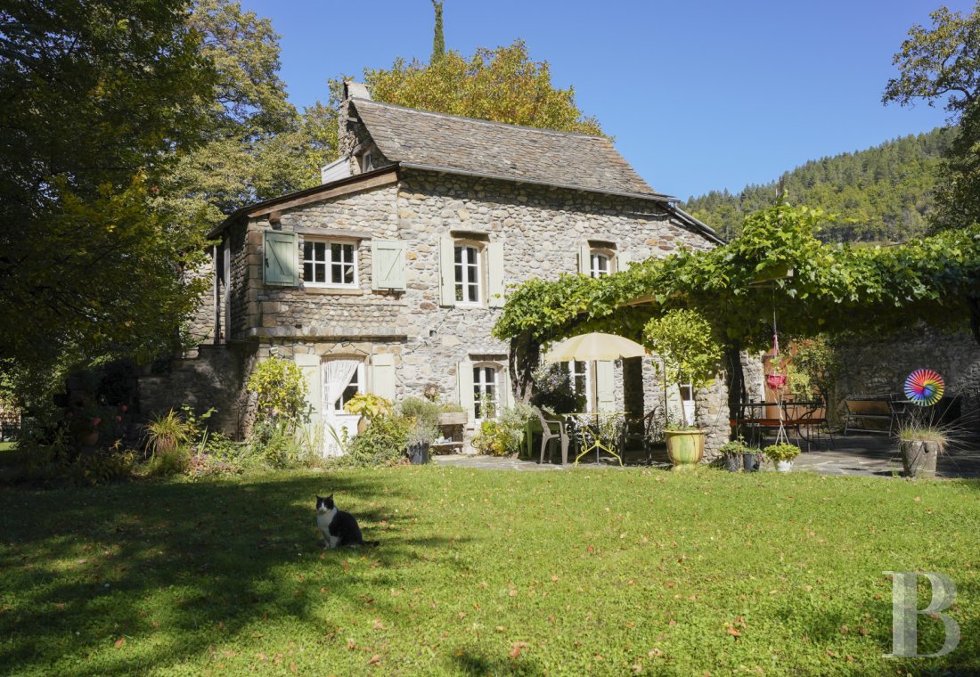 character properties France languedoc roussillon   - 2