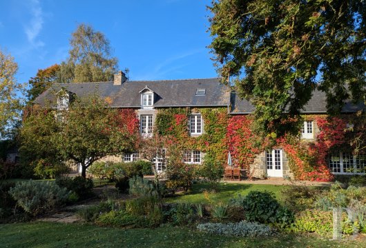 brittany - A 19th-century family residence, with an annex and outbuildings in more than 2 hectares of grounds, 20 minutes from the Côte d’Émeraude coastline, in the countryside