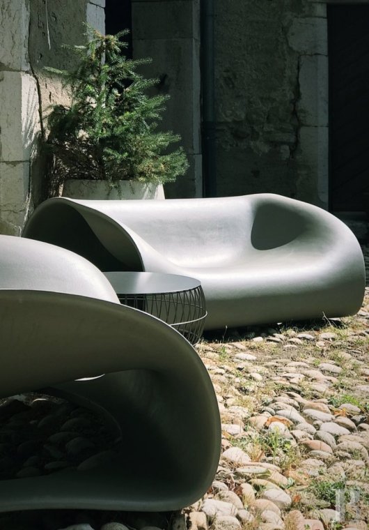 Dans l’Ain, à proximité de Genève, une maison du 17e siècle traversée par un souffle contemporain - photo  n°22