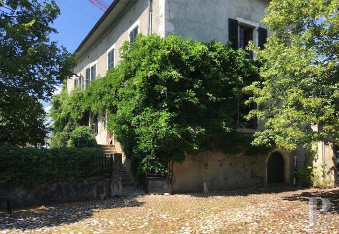 Dans l’Ain, à proximité de Genève, une maison du 17e siècle traversée par un souffle contemporain - photo  n°28