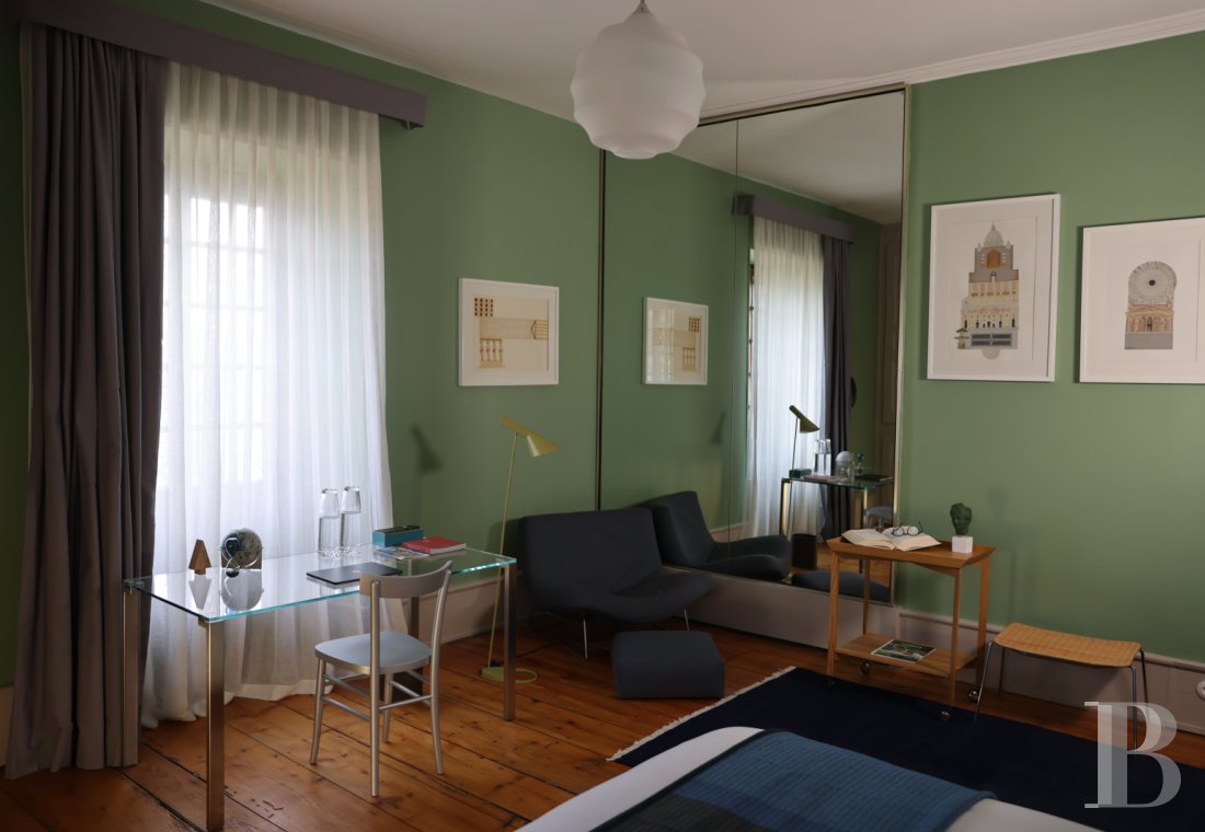 Dans l’Ain, à proximité de Genève, une maison du 17e siècle traversée par un souffle contemporain - photo  n°15