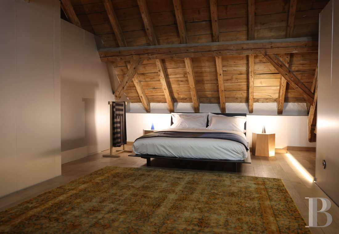 Dans l’Ain, à proximité de Genève, une maison du 17e siècle traversée par un souffle contemporain - photo  n°19