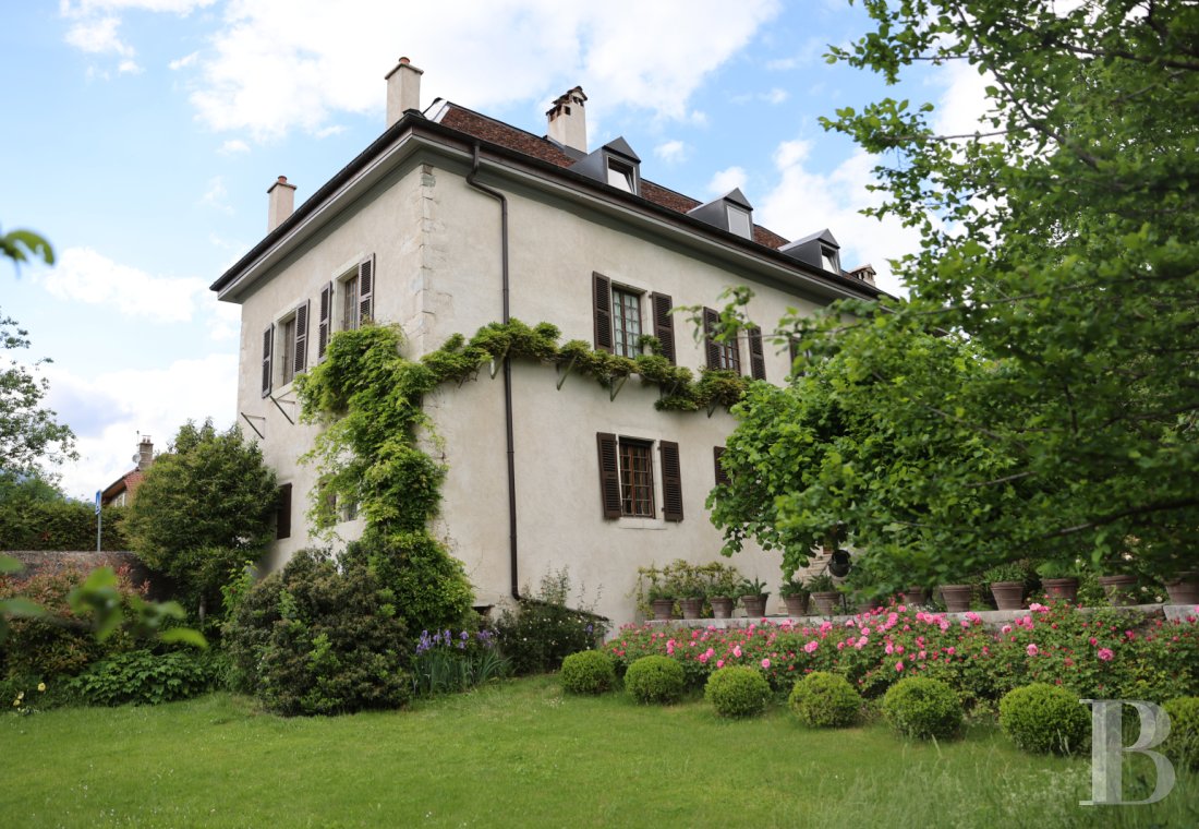 Dans l’Ain, à proximité de Genève, une maison du 17e siècle traversée par un souffle contemporain - photo  n°32