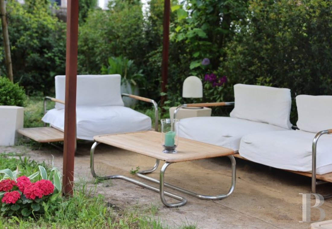 Dans l’Ain, à proximité de Genève, une maison du 17e siècle traversée par un souffle contemporain - photo  n°23