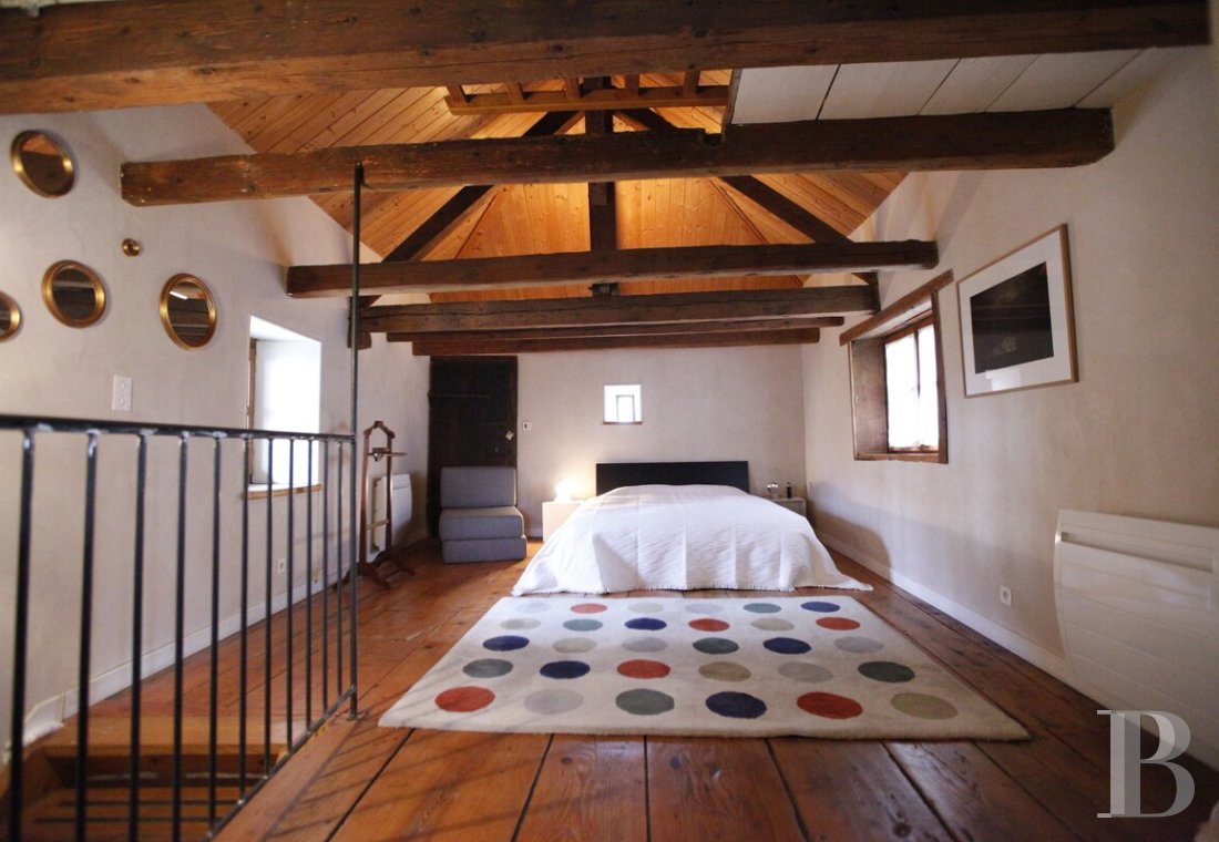 Dans l’Ain, à proximité de Genève, une maison du 17e siècle traversée par un souffle contemporain - photo  n°20