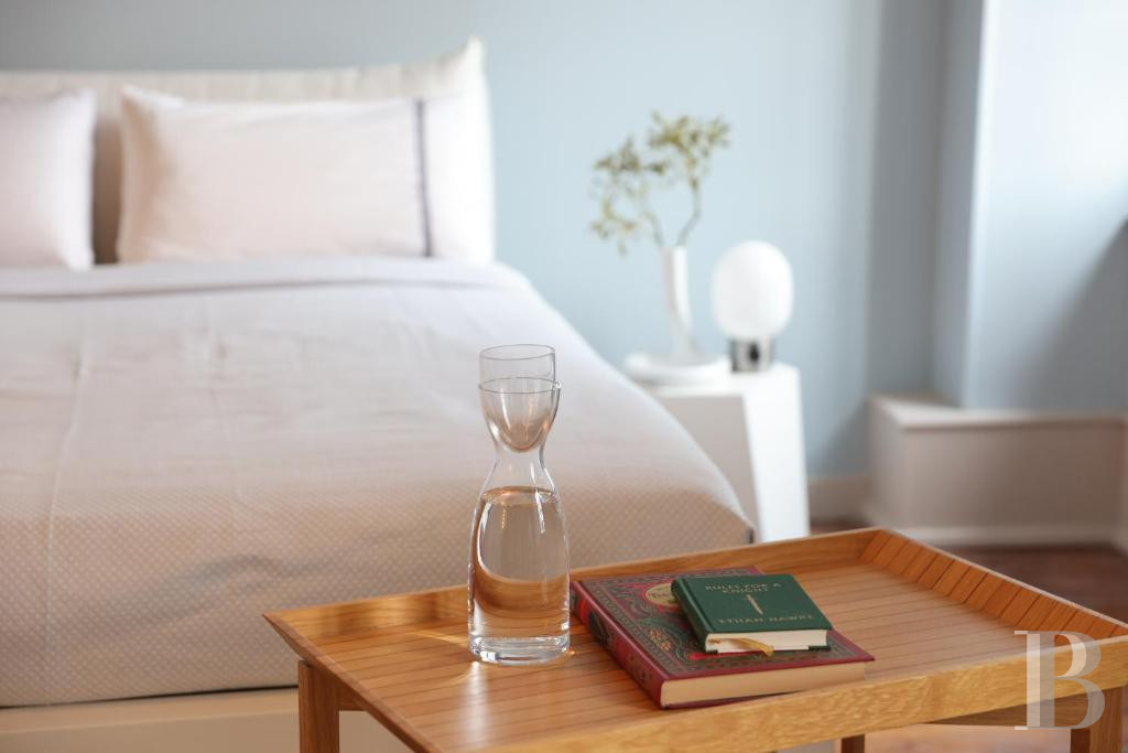 Dans l’Ain, à proximité de Genève, une maison du 17e siècle traversée par un souffle contemporain - photo  n°13