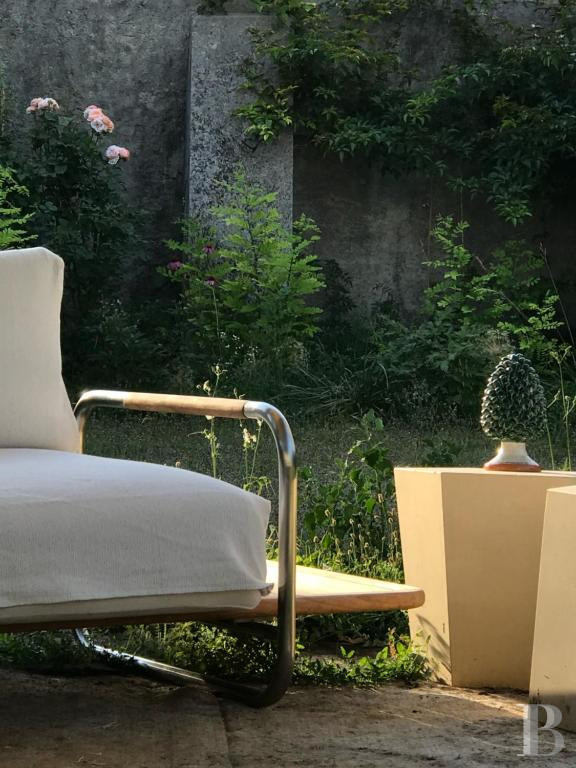 Dans l’Ain, à proximité de Genève, une maison du 17e siècle traversée par un souffle contemporain - photo  n°27