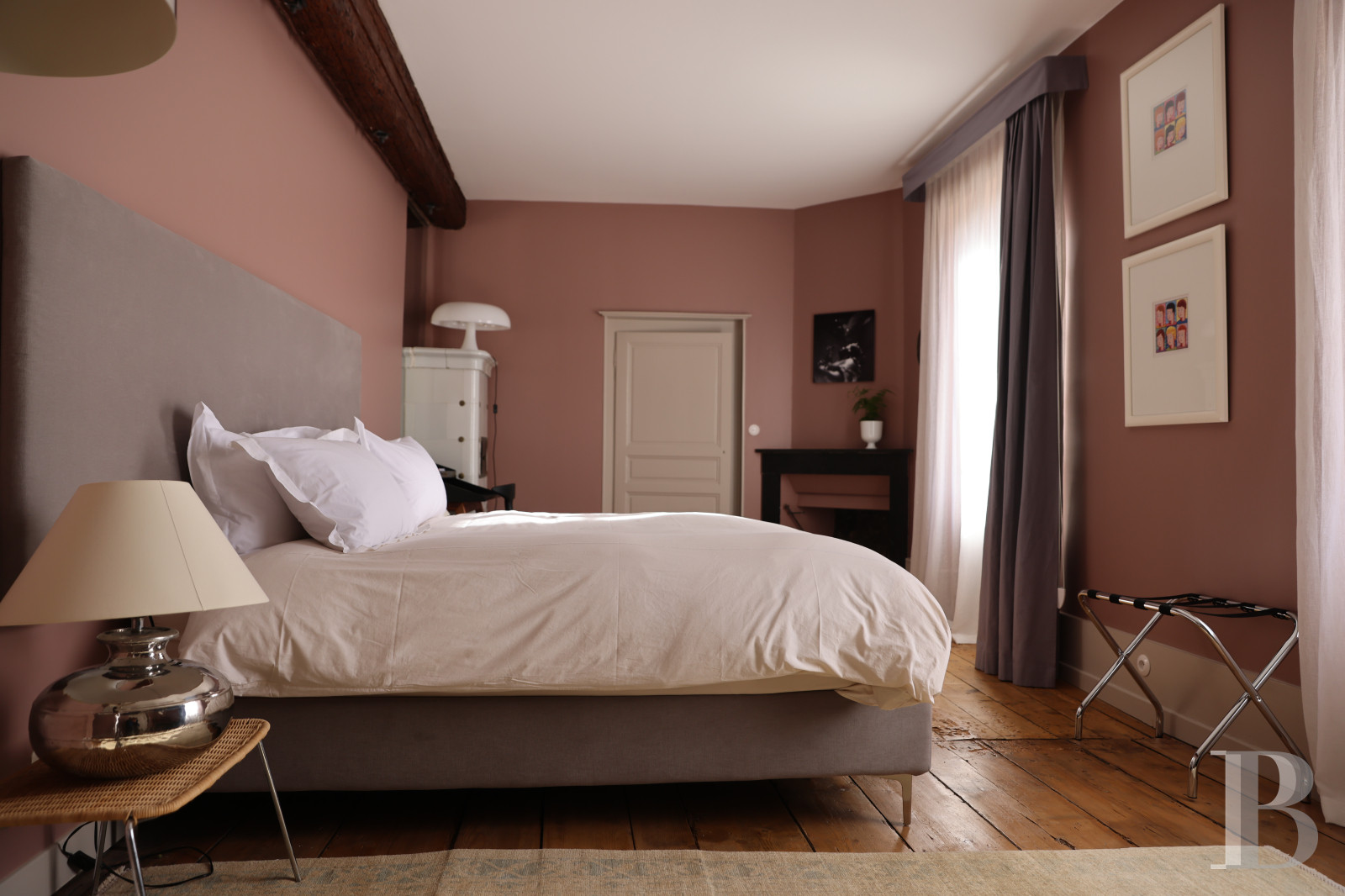 Dans l’Ain, à proximité de Genève, une maison du 17e siècle traversée par un souffle contemporain - photo  n°16