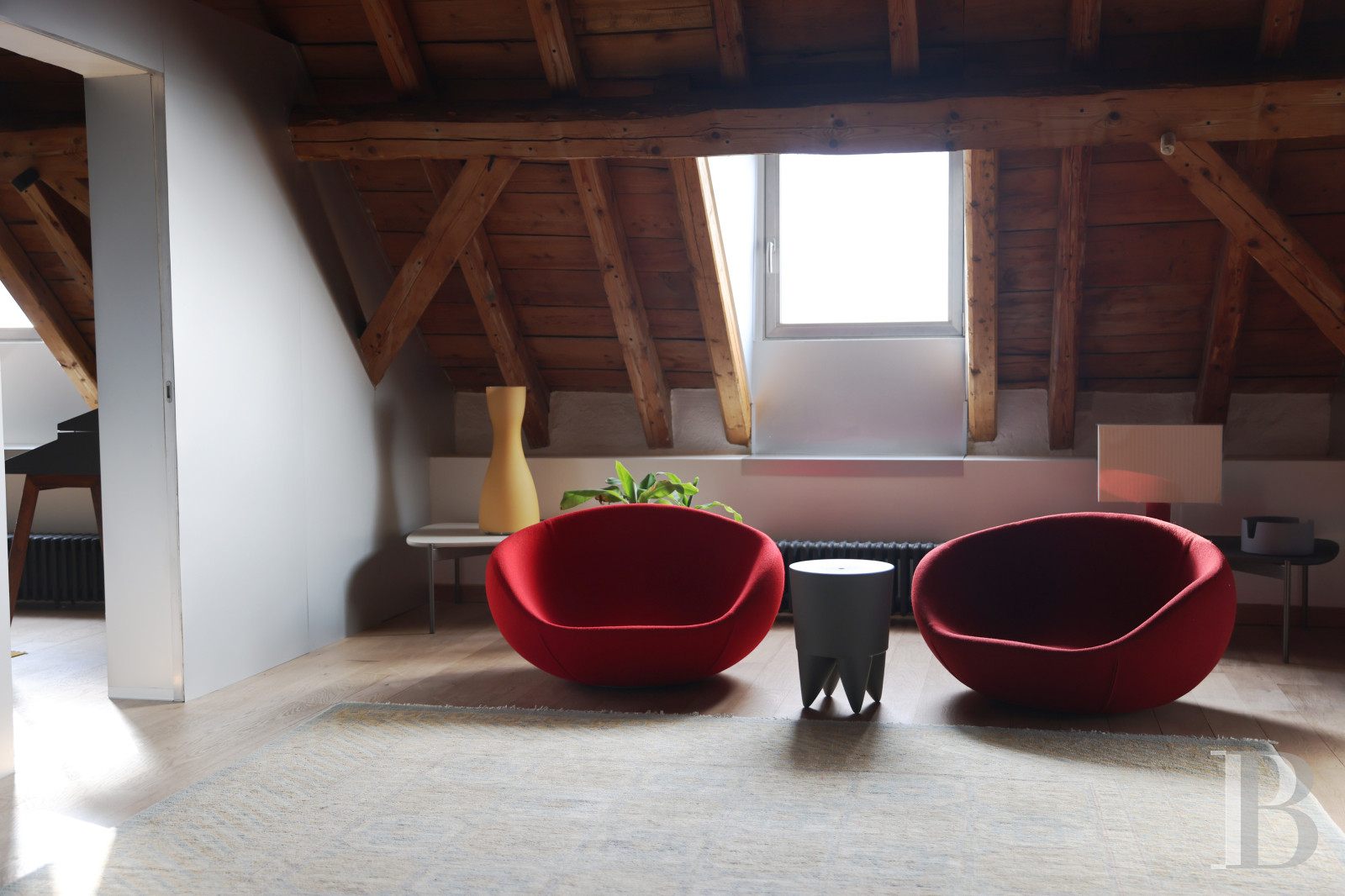 Dans l’Ain, à proximité de Genève, une maison du 17e siècle traversée par un souffle contemporain - photo  n°17