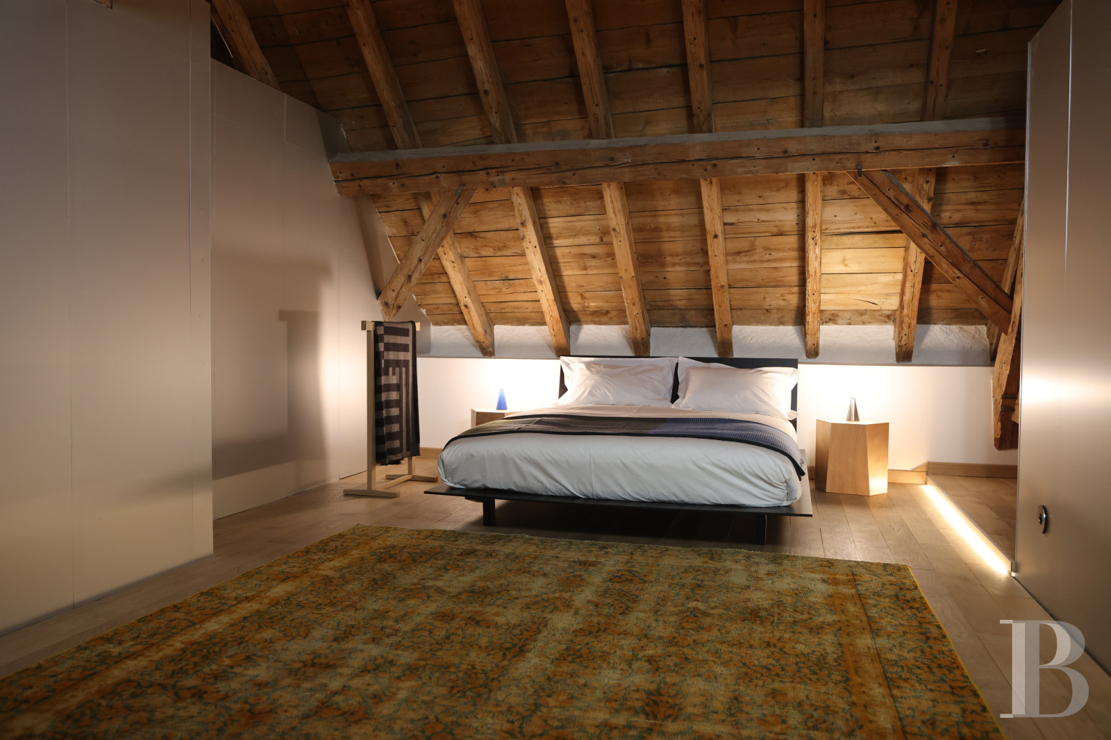 Dans l’Ain, à proximité de Genève, une maison du 17e siècle traversée par un souffle contemporain - photo  n°19