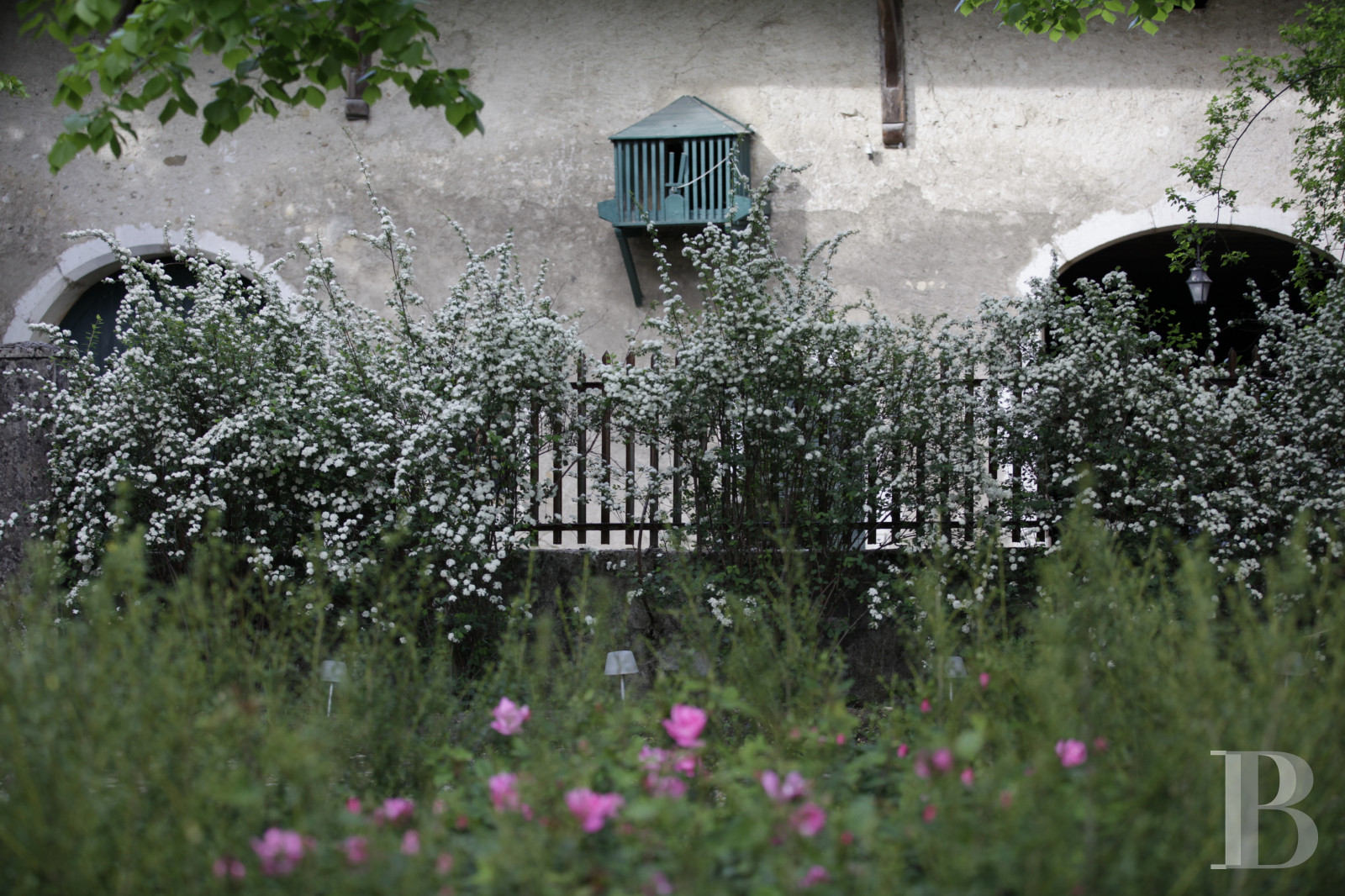 Dans l’Ain, à proximité de Genève, une maison du 17e siècle traversée par un souffle contemporain - photo  n°29