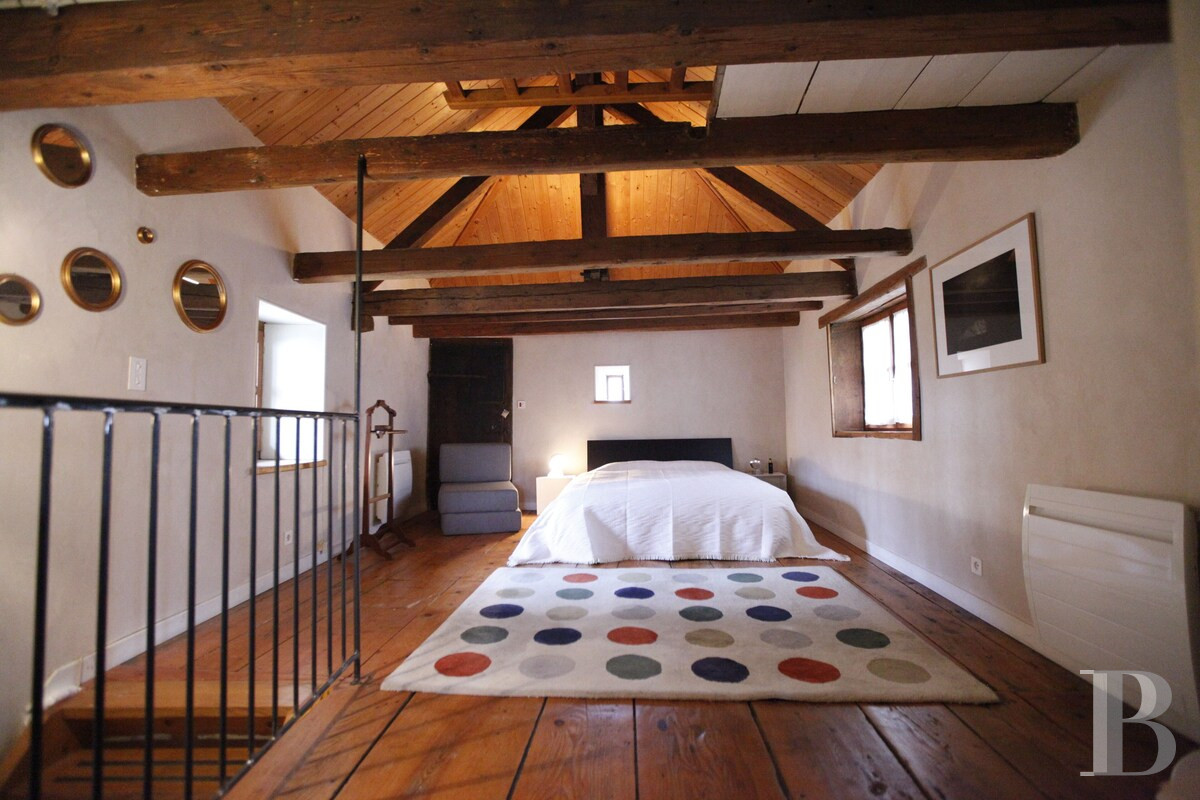 Dans l’Ain, à proximité de Genève, une maison du 17e siècle traversée par un souffle contemporain - photo  n°20