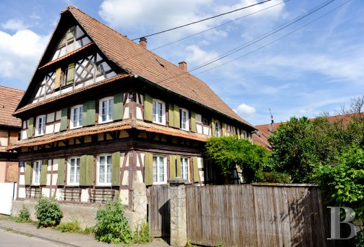 alsace - En Alsace, à proximité immédiate de Strasbourg,  une authentique maison alsacienne, sa dépendance et son jardin