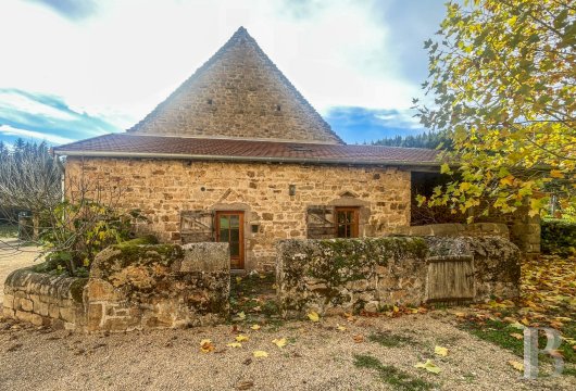 character properties France burgundy   - 14