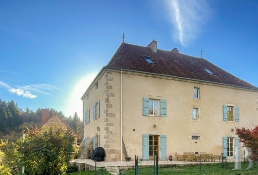 character properties France burgundy   - 4