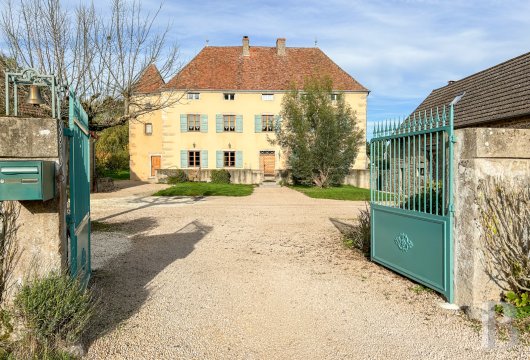 burgundy - A 19th century manor house and converted outbuilding set in 3 hectares,  in the heart of the Haut Clunisois region, in the south of Burgundy 