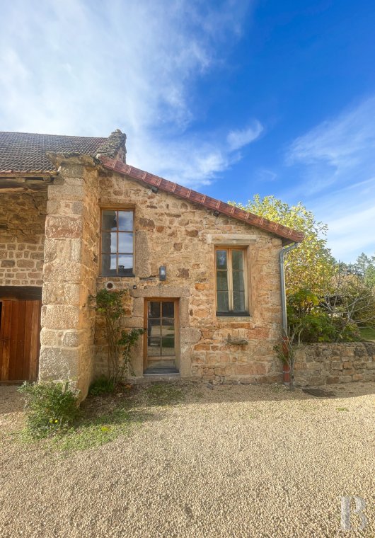 character properties France burgundy   - 15