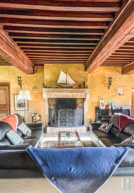 character properties France burgundy   - 8