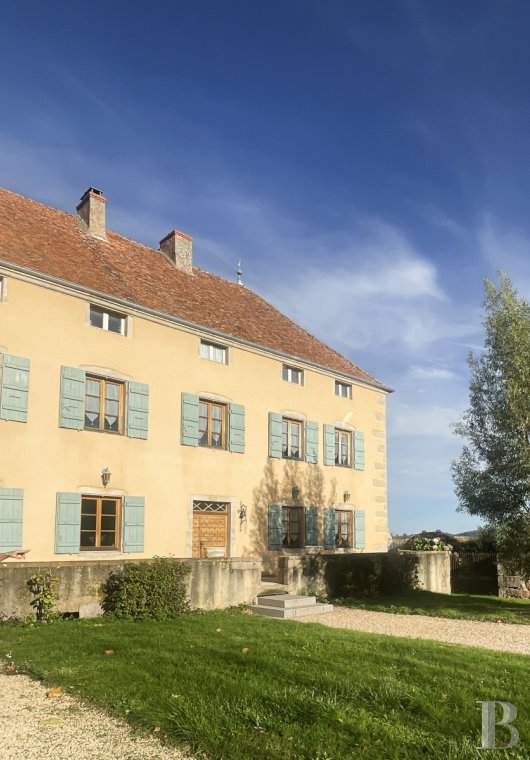 character properties France burgundy   - 3