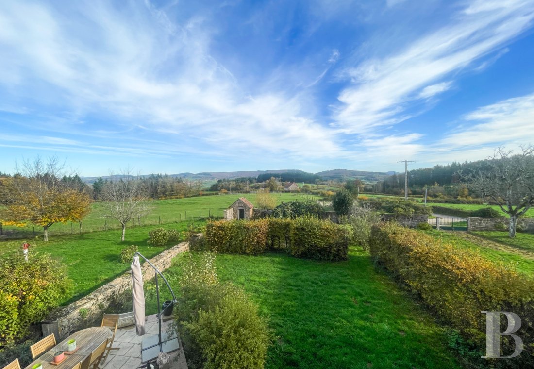 character properties France burgundy   - 19