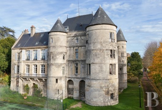 picardy - À A une heure de Paris, dans l’Oise, un château du 13e s.                                 avec activité de tourisme, de séminaires et résidence locative 