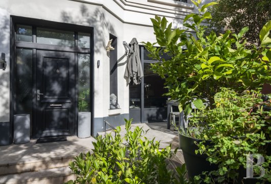 rhones-alpes - À Lyon, au cœur du quartier Montchat,  une maison des années 1920 rénovée et sa terrasse arborée