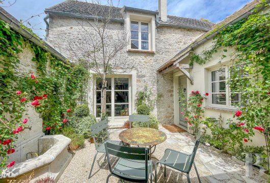 ile-de-france - An elegant small village house with a walled garden, 1 hour from Paris, close to the Chateau de Courances