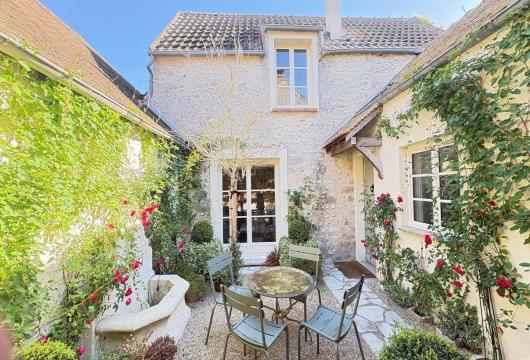 ile-de-france - A small village house with a garden and covered patio, 1 hour from Paris, close to the Chateau de Courances