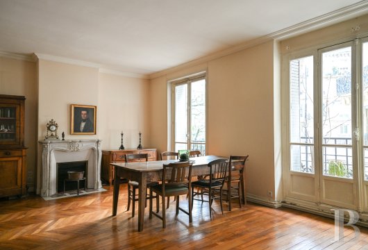 paris - Dans le Quartier latin, proche du Jardin des plantes,  un appartement aux nobles éléments d'origine