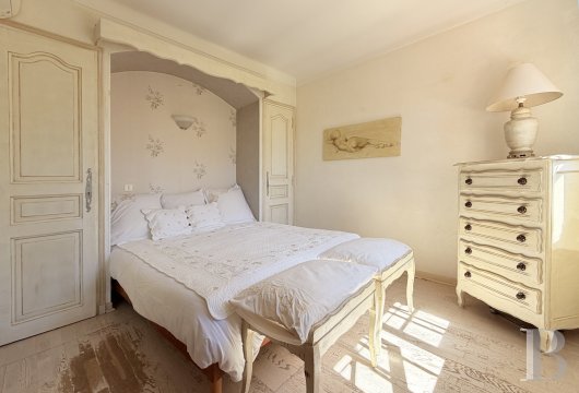 character properties France provence cote dazur   - 6