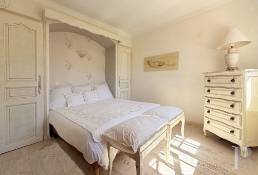 character properties France provence cote dazur   - 4