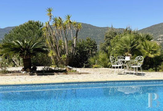 character properties France provence cote dazur   - 12