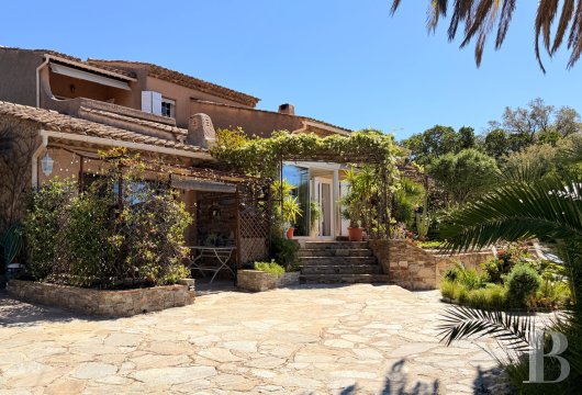character properties France provence cote dazur   - 11
