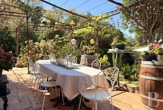 character properties France provence cote dazur   - 7