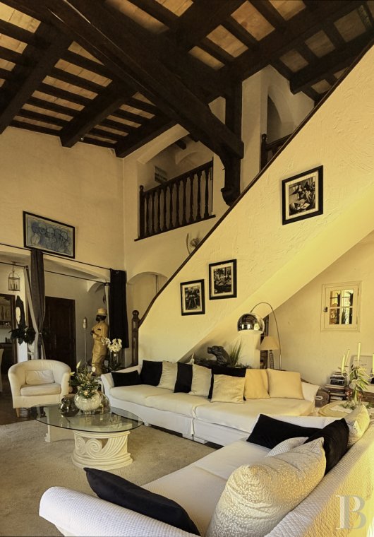 character properties France provence cote dazur   - 3