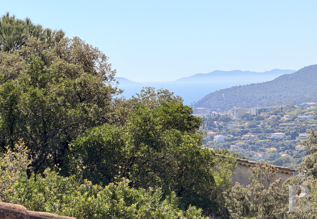 character properties France provence cote dazur   - 13