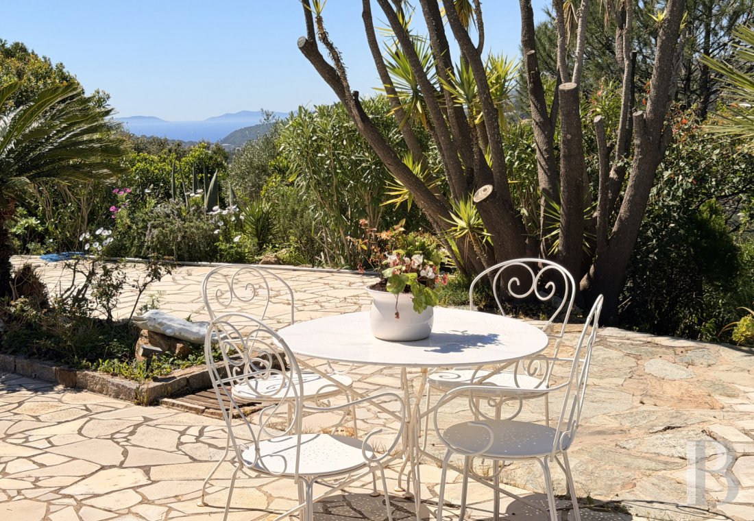 character properties France provence cote dazur   - 7