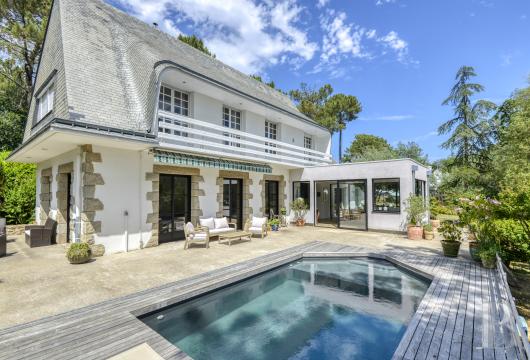 bretagne - À Vannes, près du golfe du Morbihan, une maison familiale, avec piscine et parc arboré, à 10 min des plages