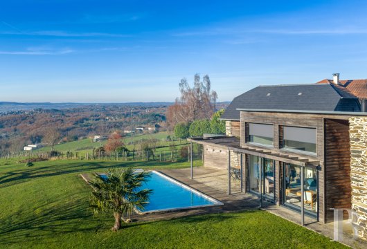 limousin - A house built around a converted barn with a swimming pool, a panoramic view  and absolute privacy, nestled on a hill near the city of Brive-la-Gaillarde