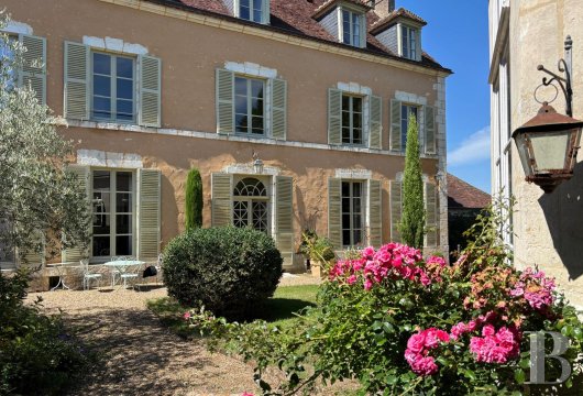 basse-normandie - Au sud de l'Orne, dans le Perche, à Bellême,  une maison de maître de 300 m², son orangerie, ses dépendances et son jardin paysagé
