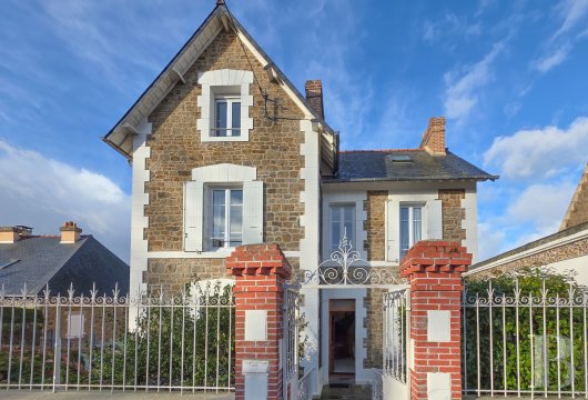 brittany - An early-20th-century villa facing the sea with a walled garden,  nestled in a residential area of the port town of Saint-Malo in Brittany
